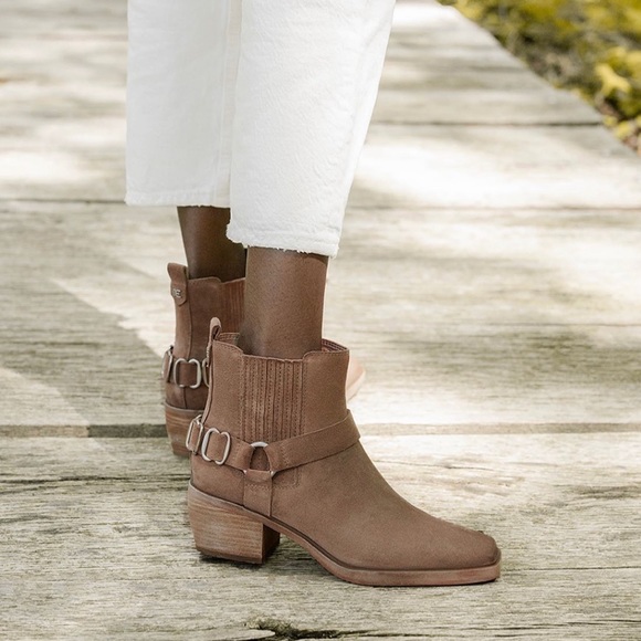 Sam Eldemen Bellamie Block Heel Bootie - Picture 10 of 16